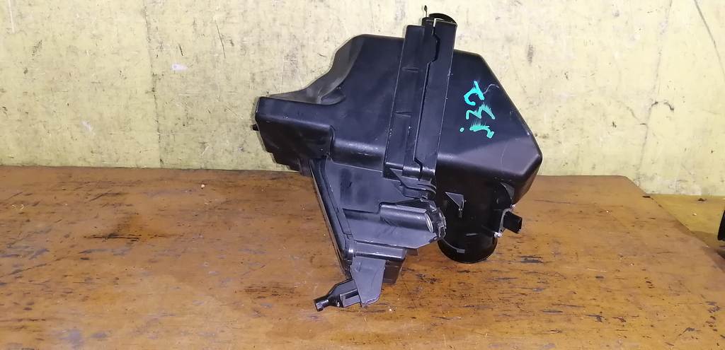 корпус воздушного фильтра Nissan Teana