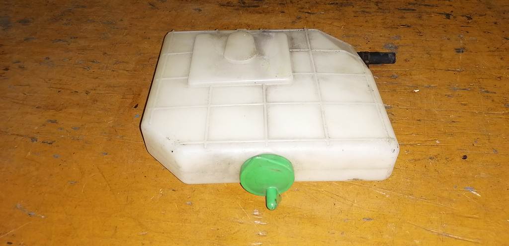 бачок расширительный Suzuki Swift