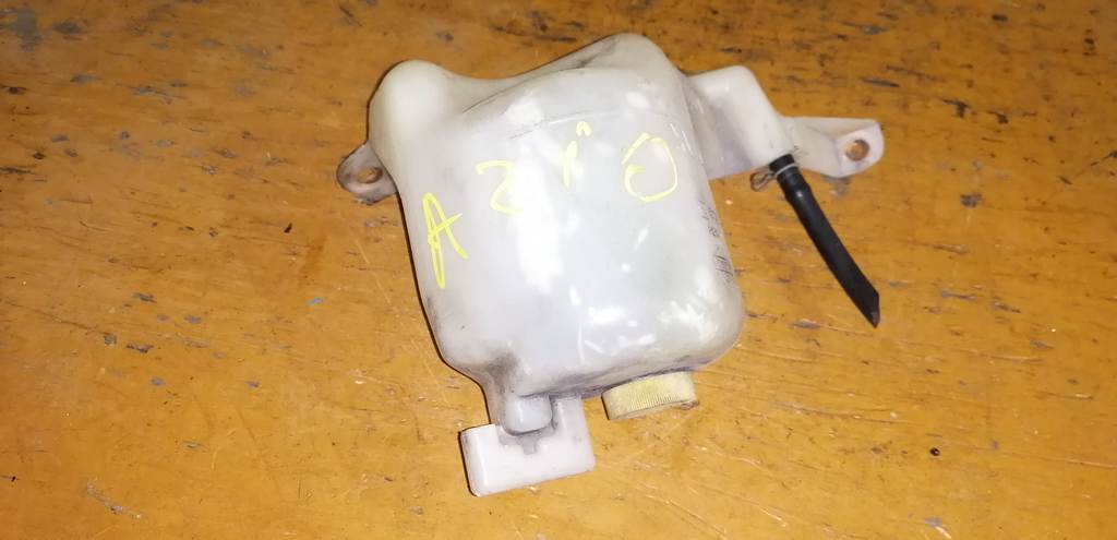 бачок расширительный Nissan Cube