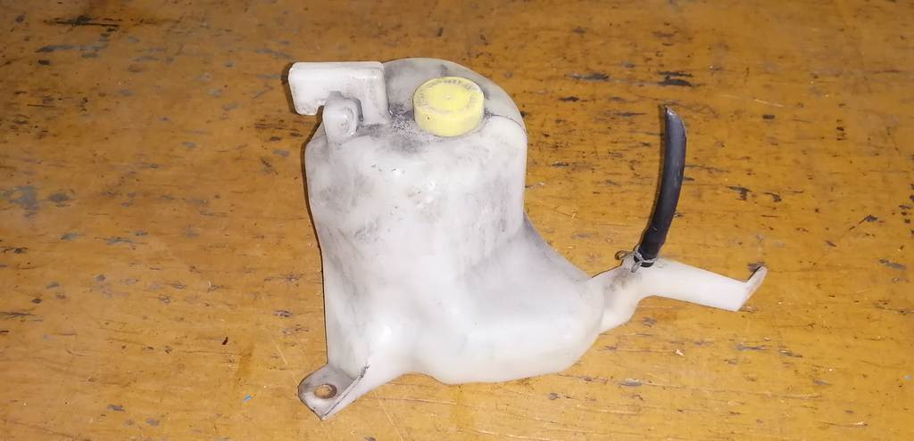 бачок расширительный Nissan Cube