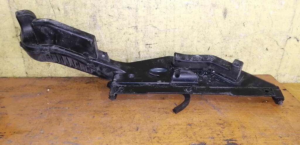 воздухозаборник Nissan Presage