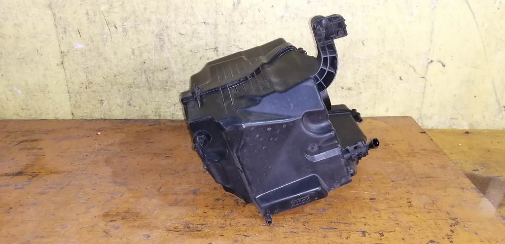 корпус воздушного фильтра Volvo S40