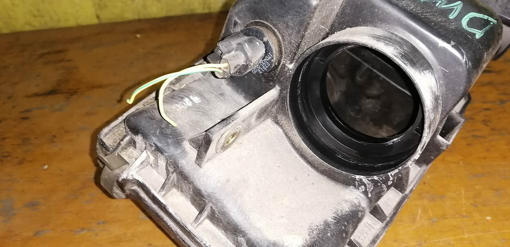 корпус воздушного фильтра Mazda Demio