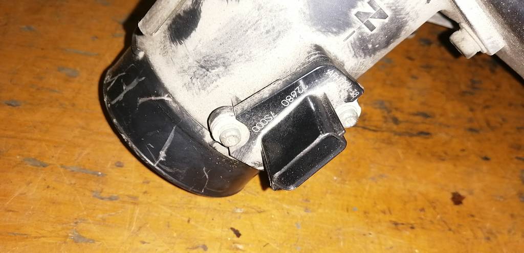 корпус воздушного фильтра Nissan Presage