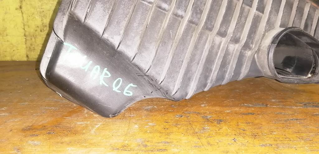 корпус воздушного фильтра Volkswagen Touareg