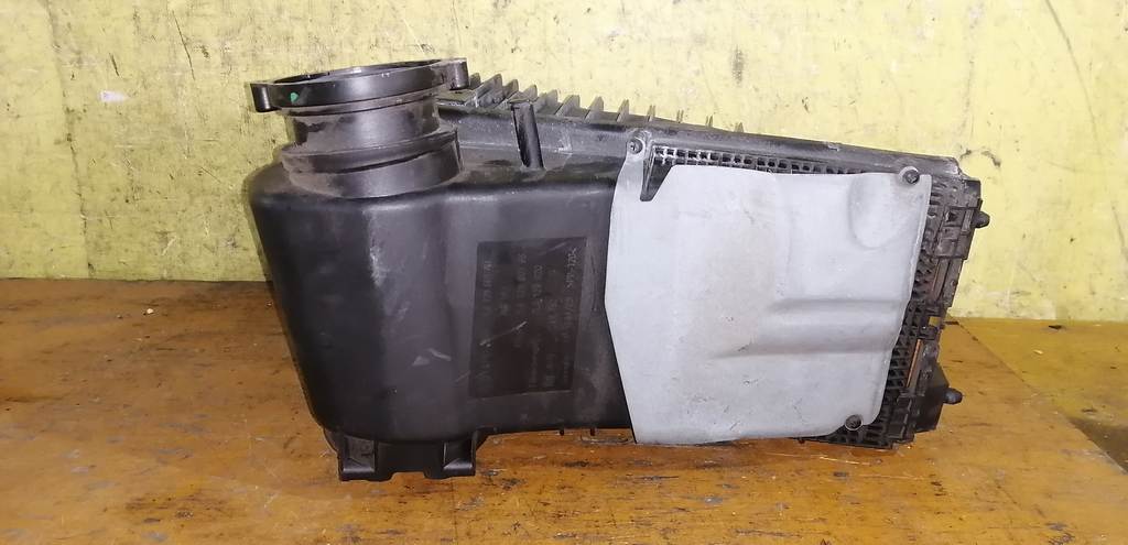 корпус воздушного фильтра Volkswagen Touareg