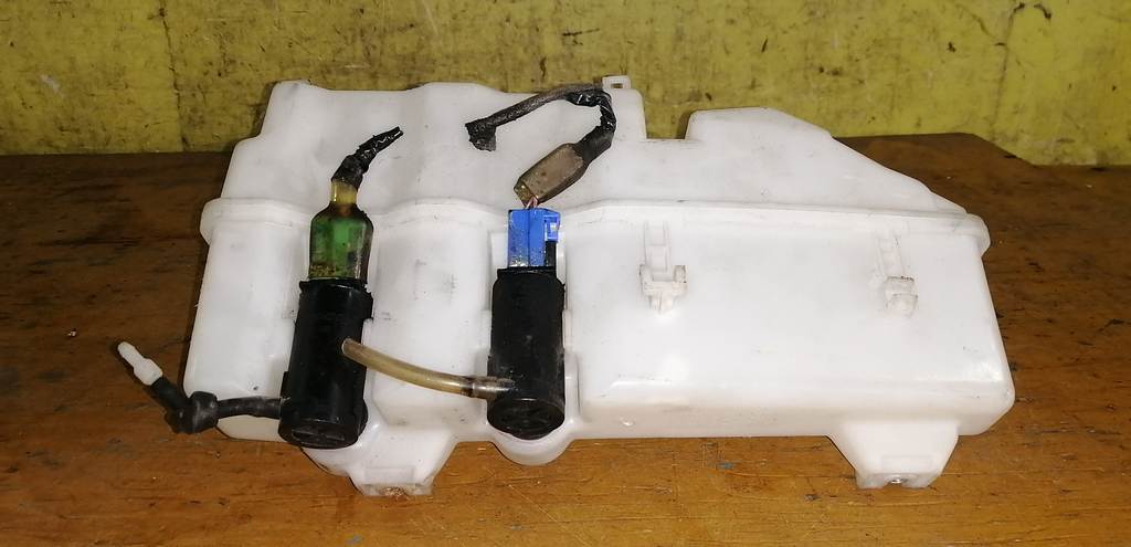 бачок омывателя Suzuki Solio