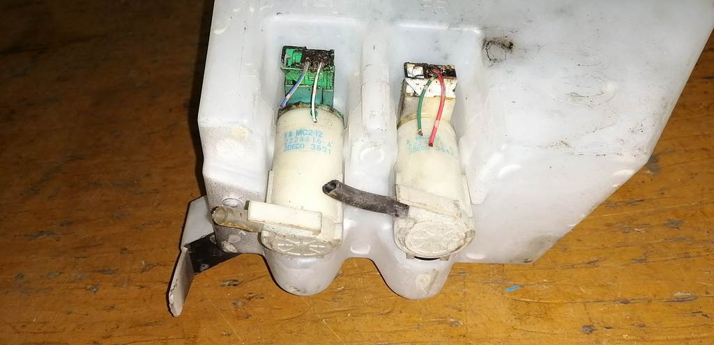 бачок омывателя Nissan X-Trail