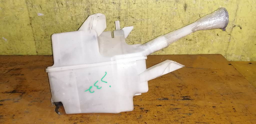 бачок омывателя Nissan Teana