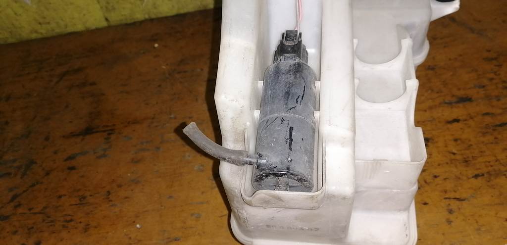 бачок омывателя Nissan Teana