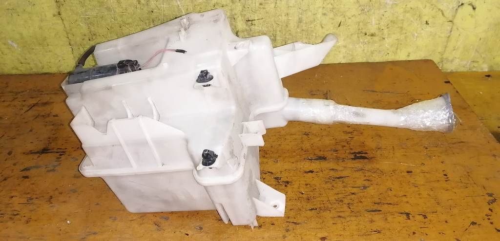 бачок омывателя Nissan Teana