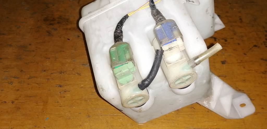 бачок омывателя Suzuki Swift