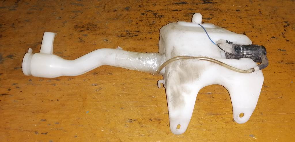 бачок омывателя Mazda Demio