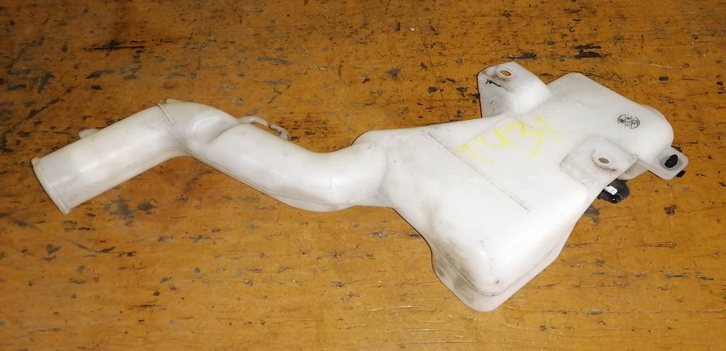 бачок омывателя Mitsubishi Colt