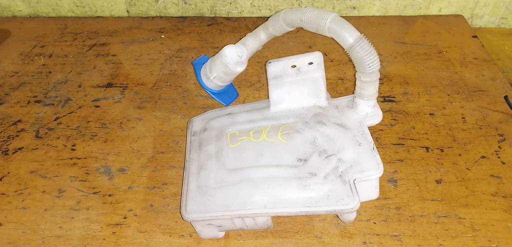 бачок омывателя Volkswagen Golf