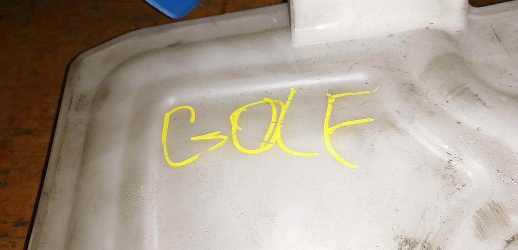 бачок омывателя Volkswagen Golf