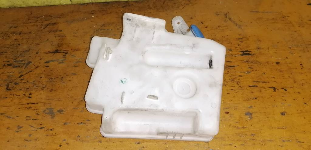 бачок омывателя Volkswagen Golf