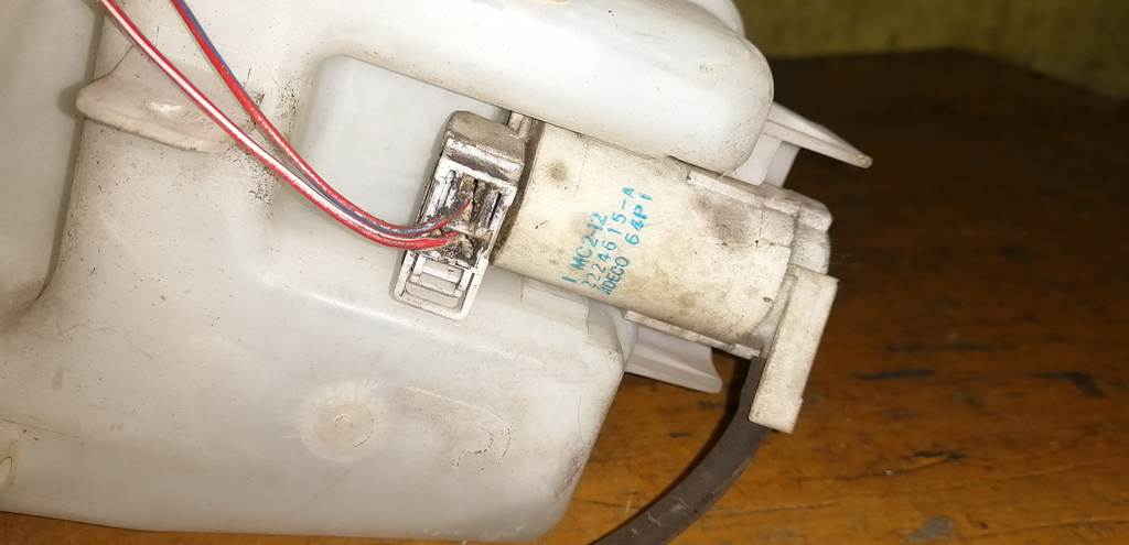 бачок омывателя Nissan Teana