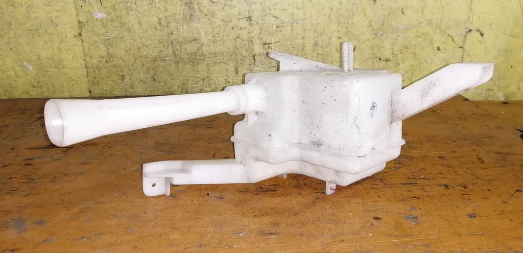 бачок омывателя Nissan Teana