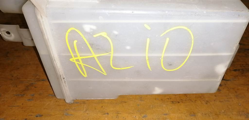 бачок омывателя Nissan Cube