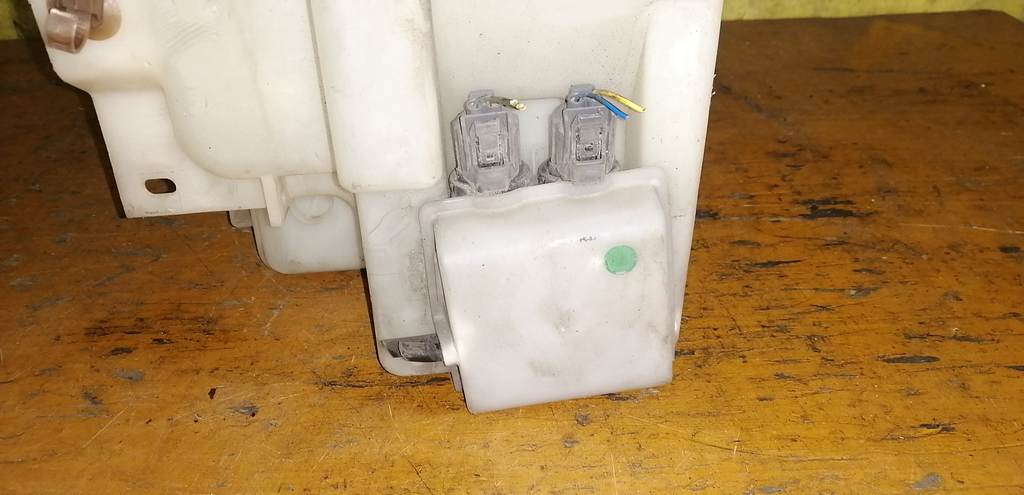 бачок омывателя Subaru Forester