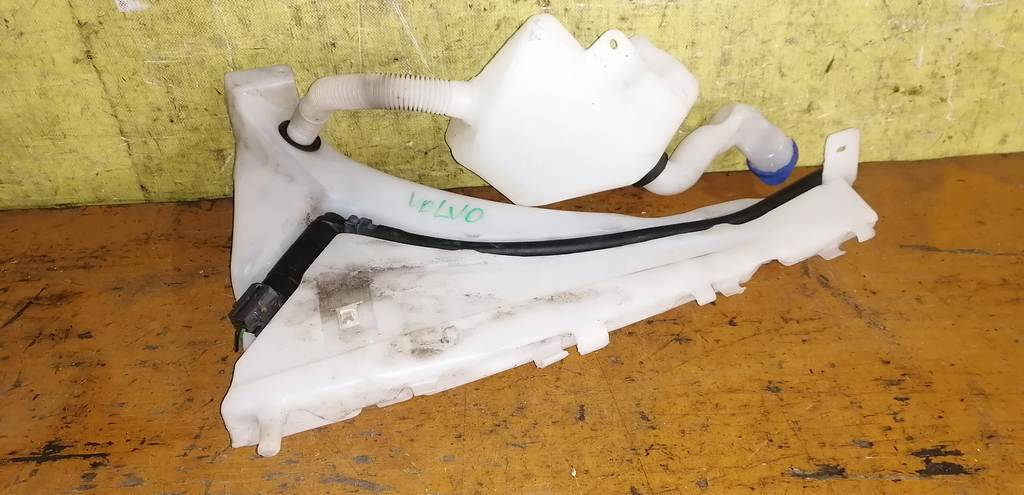 бачок омывателя Volvo S40