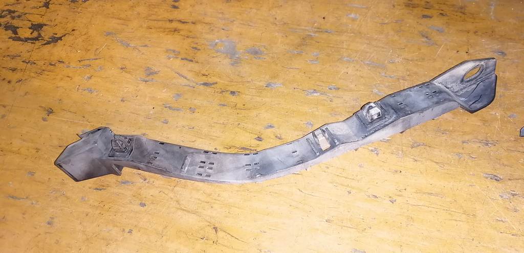 крепеж бампера Subaru Forester