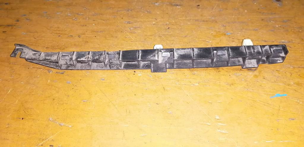 крепеж бампера Honda Fit