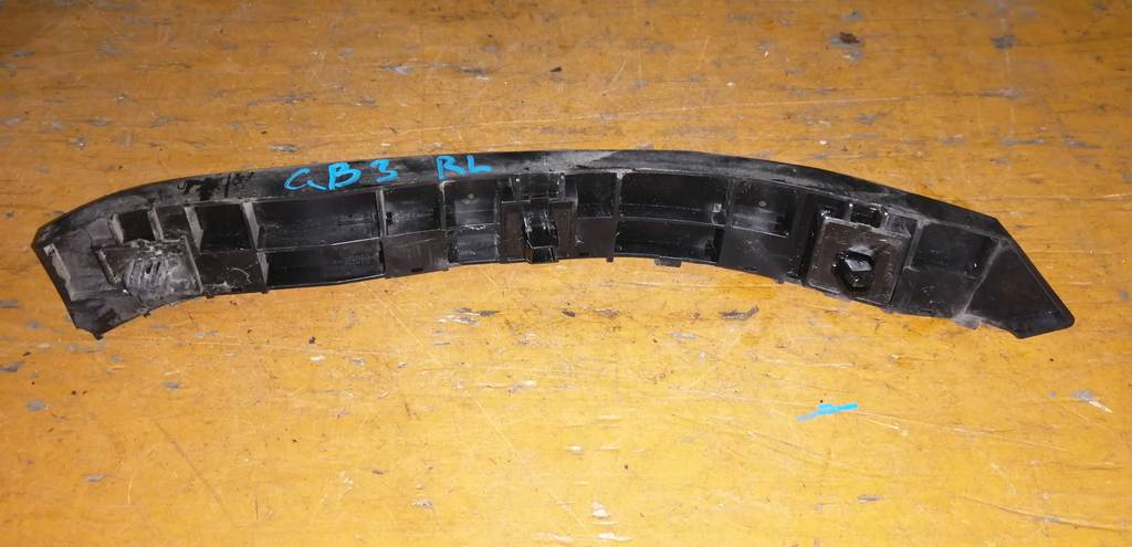 крепеж бампера Honda Freed