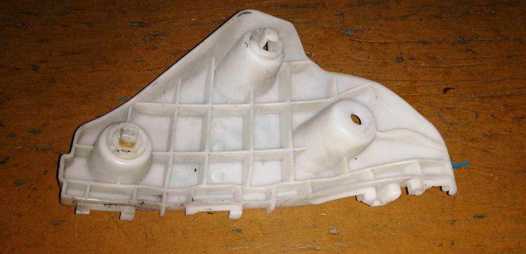 крепеж бампера Toyota Passo