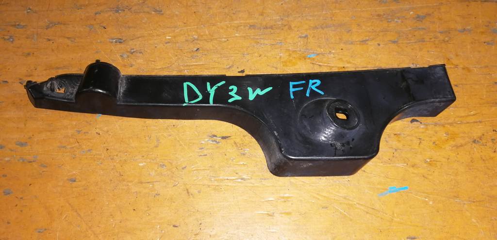 крепеж бампера Mazda Demio