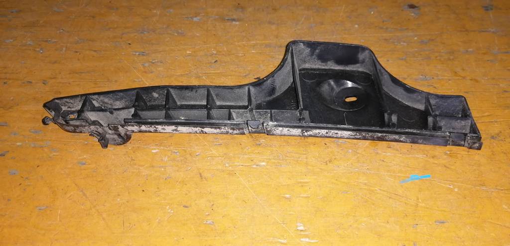 крепеж бампера Mazda Demio