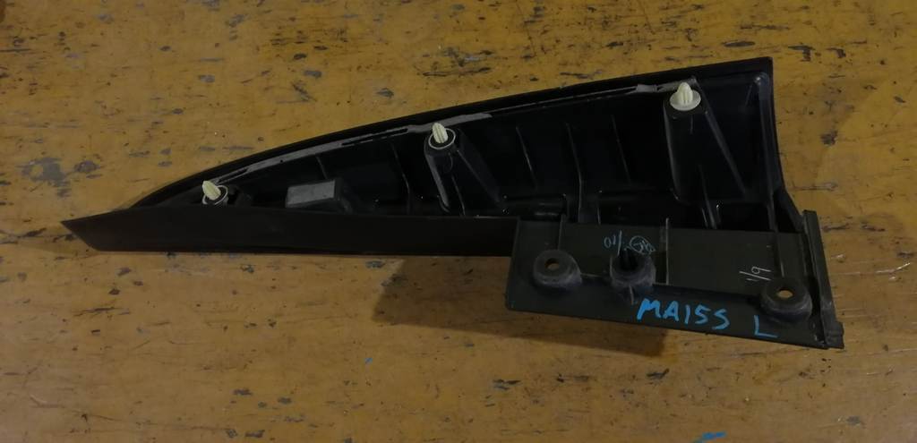 планка под стоп Suzuki Solio