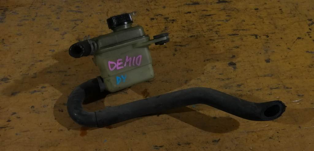 бачок гидроусилителя Mazda Demio