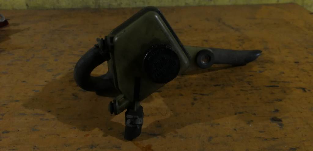 бачок гидроусилителя Mazda Demio