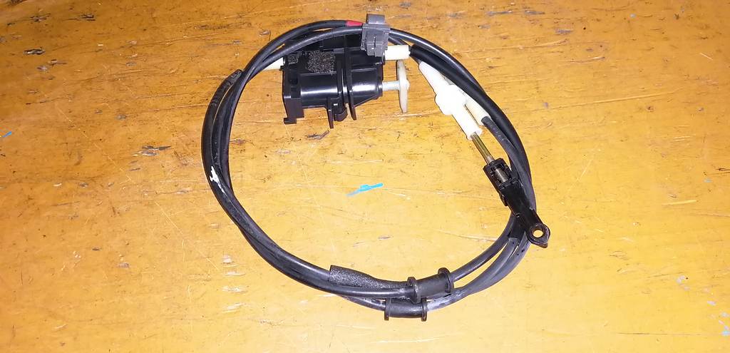 трос замка зажигания   Mazda Demio