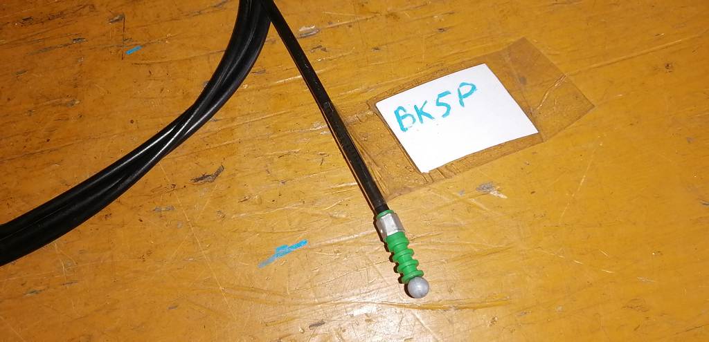 тросик багажника Mazda Axela