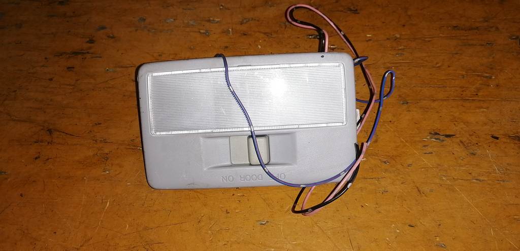 плафон салонный Mazda Demio