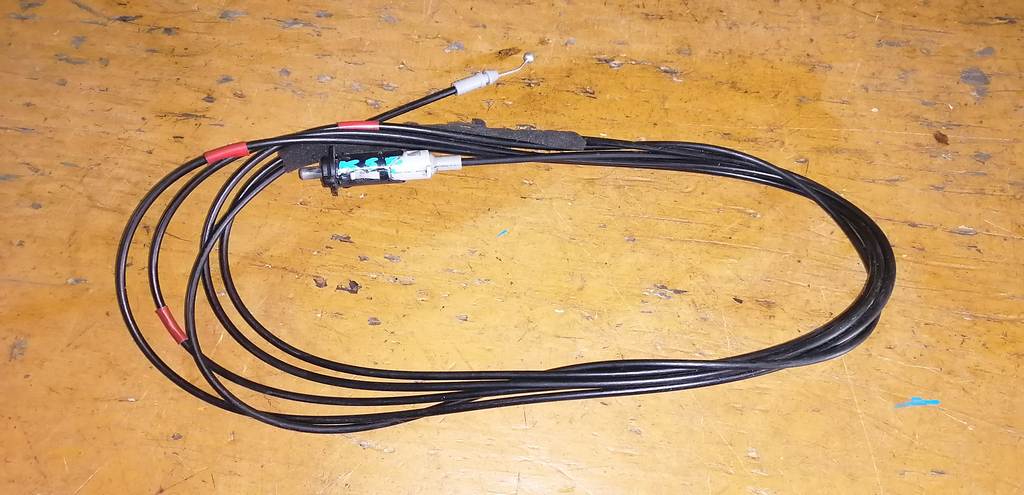 тросик лючка бака Toyota Vitz