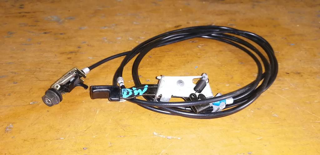 тросик лючка бака Mazda Demio