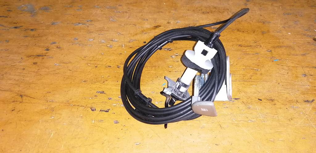 тросик лючка бака Mazda Demio