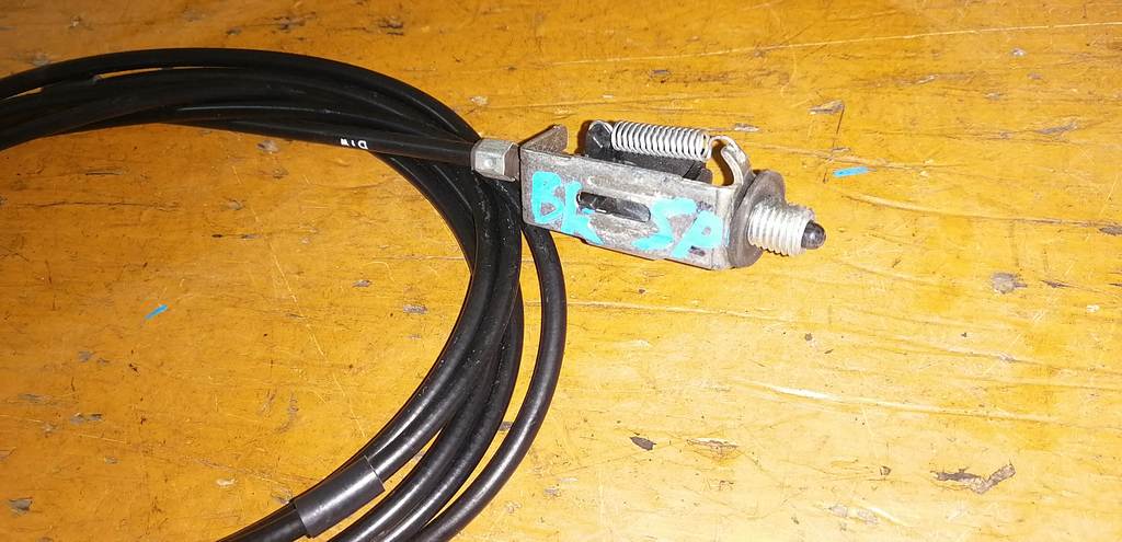 тросик лючка бака Mazda Axela