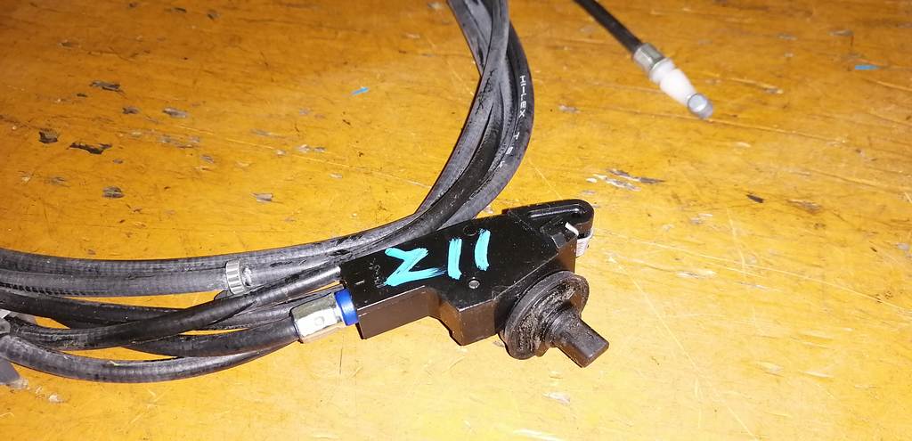 тросик лючка бака Nissan Cube