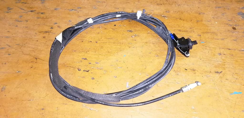 тросик лючка бака Nissan Cube