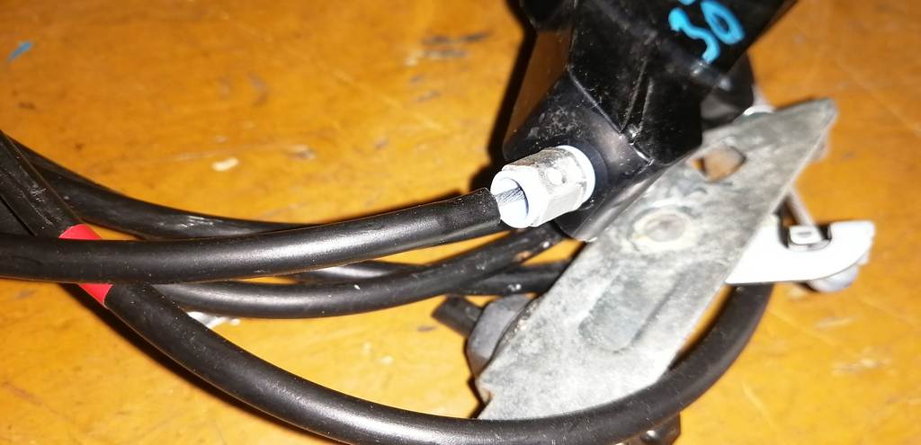 тросик лючка бака Toyota Passo