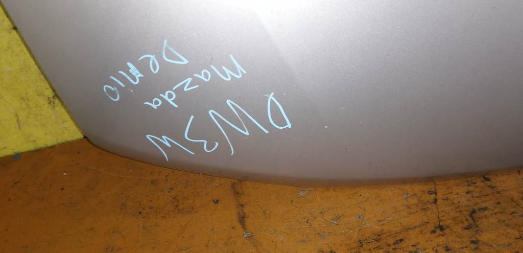 капот Mazda Demio