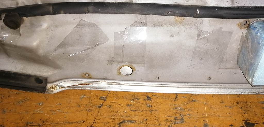 капот Mazda Demio