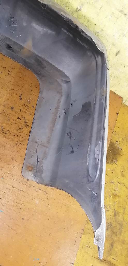 бампер Nissan Sunny