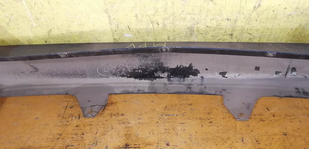 бампер Mazda MPV