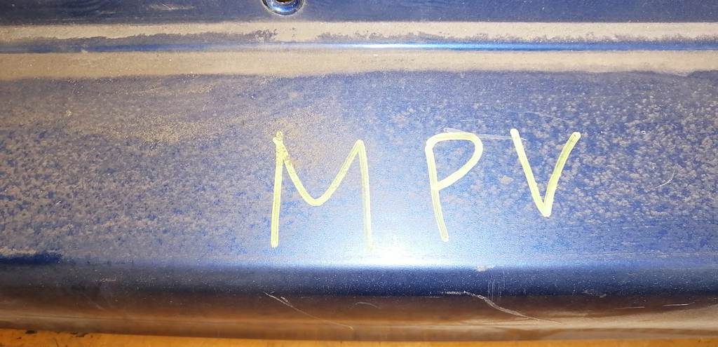 бампер Mazda MPV